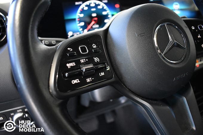 MERCEDES-BENZ GLA 180 d Automatic Business